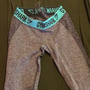 Gym shark leggings!